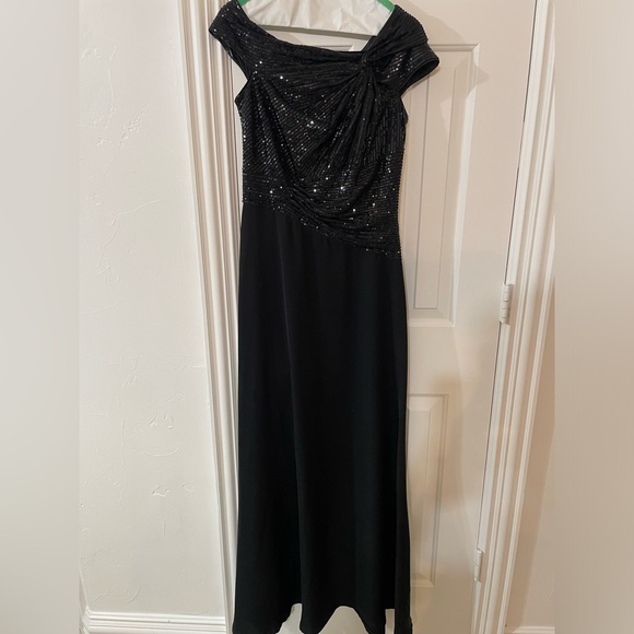 Tadashi Shoji Dresses & Skirts - Tadashi Shoji Evening Gown
